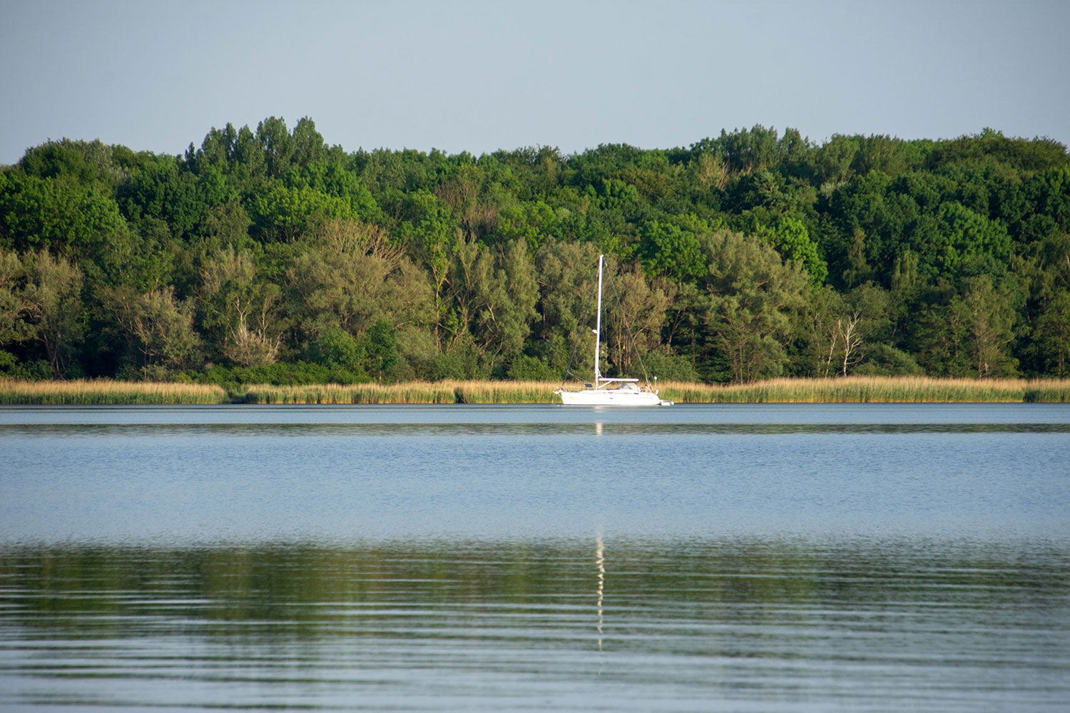 Ostsee mit Segelboot